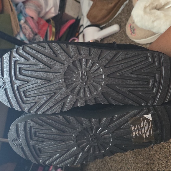 BRAND NEW UGG Classic Slipper - Women's - Picture 3 of 4